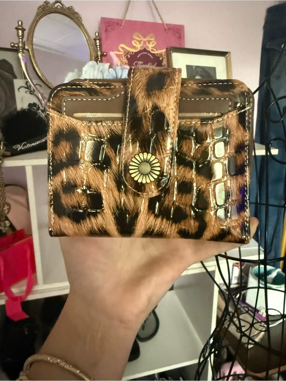 Leopard Print Compact Women's Wallet with Snap Closure